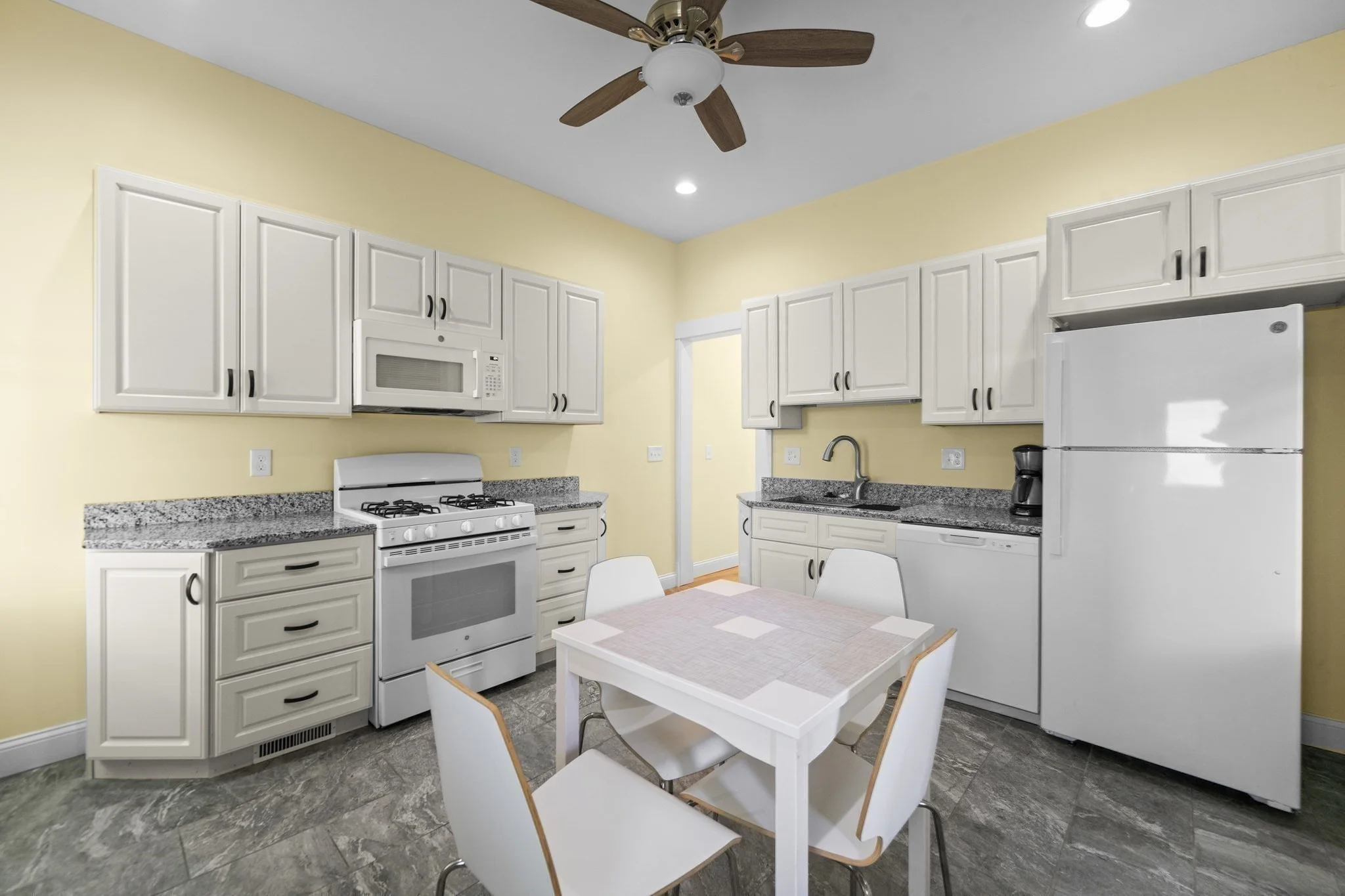 3 bed, 1 bath apartment for rent at 20 Linden St Unit NA, Holyoke — photo 12 of 30