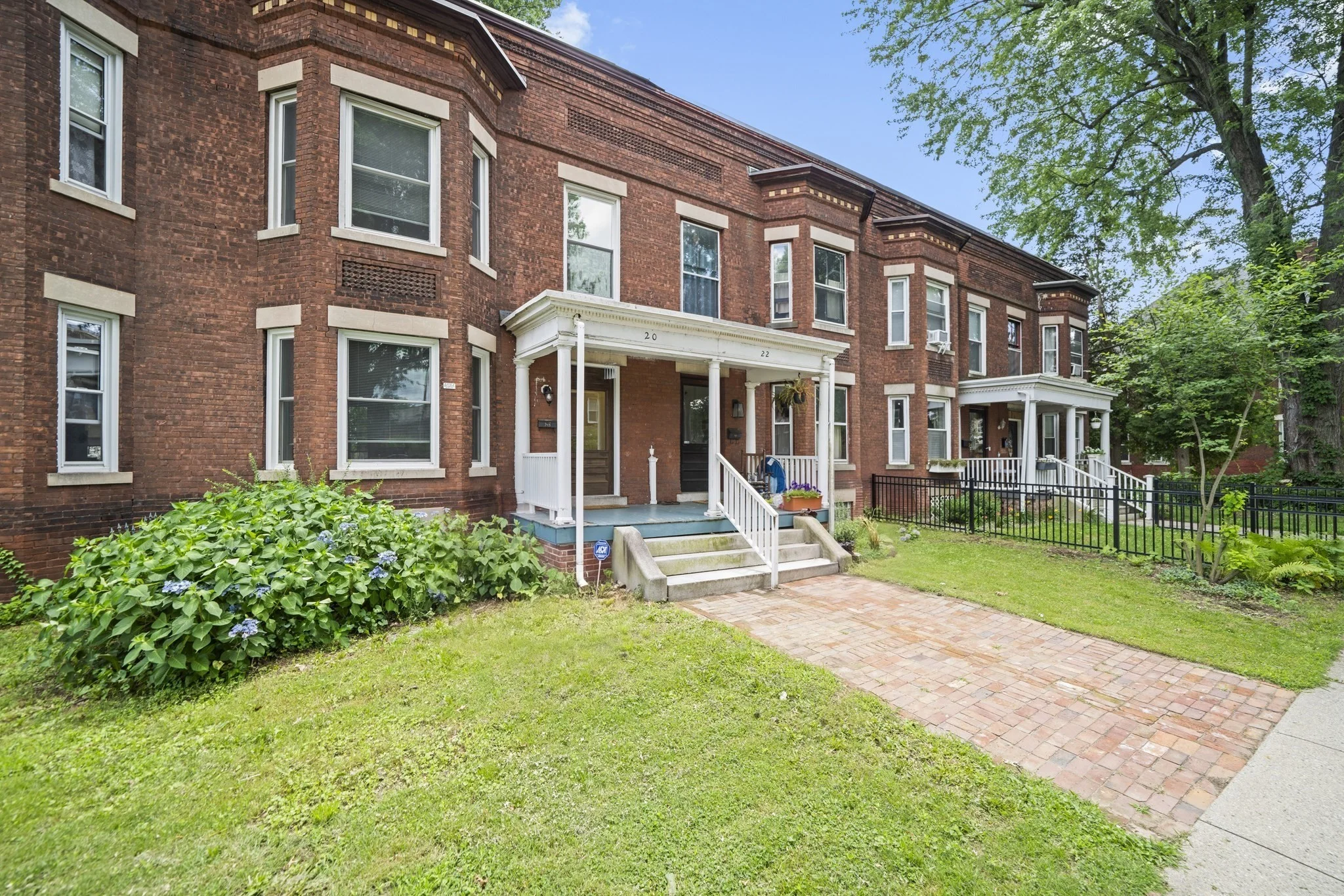 3 bed, 1 bath apartment for rent at 20 Linden St Unit NA, Holyoke