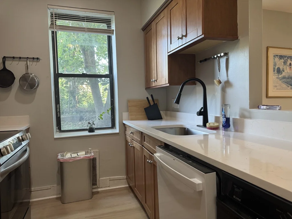 2 bed, 1 bath apartment for rent at 20 Linwood St Unit 1, Roxbury — photo 2 of 24