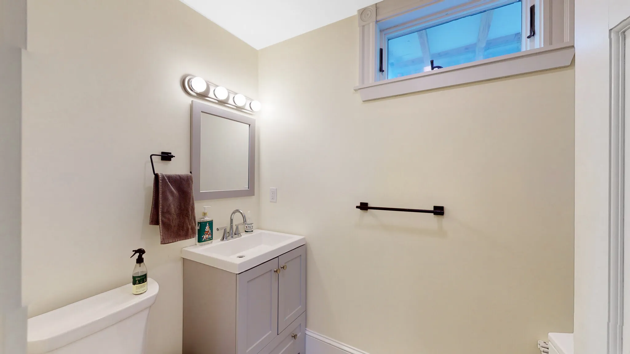 4 bed, 2 bath apartment for rent at 20 Litchfield St Unit 0, Brighton — photo 3 of 21