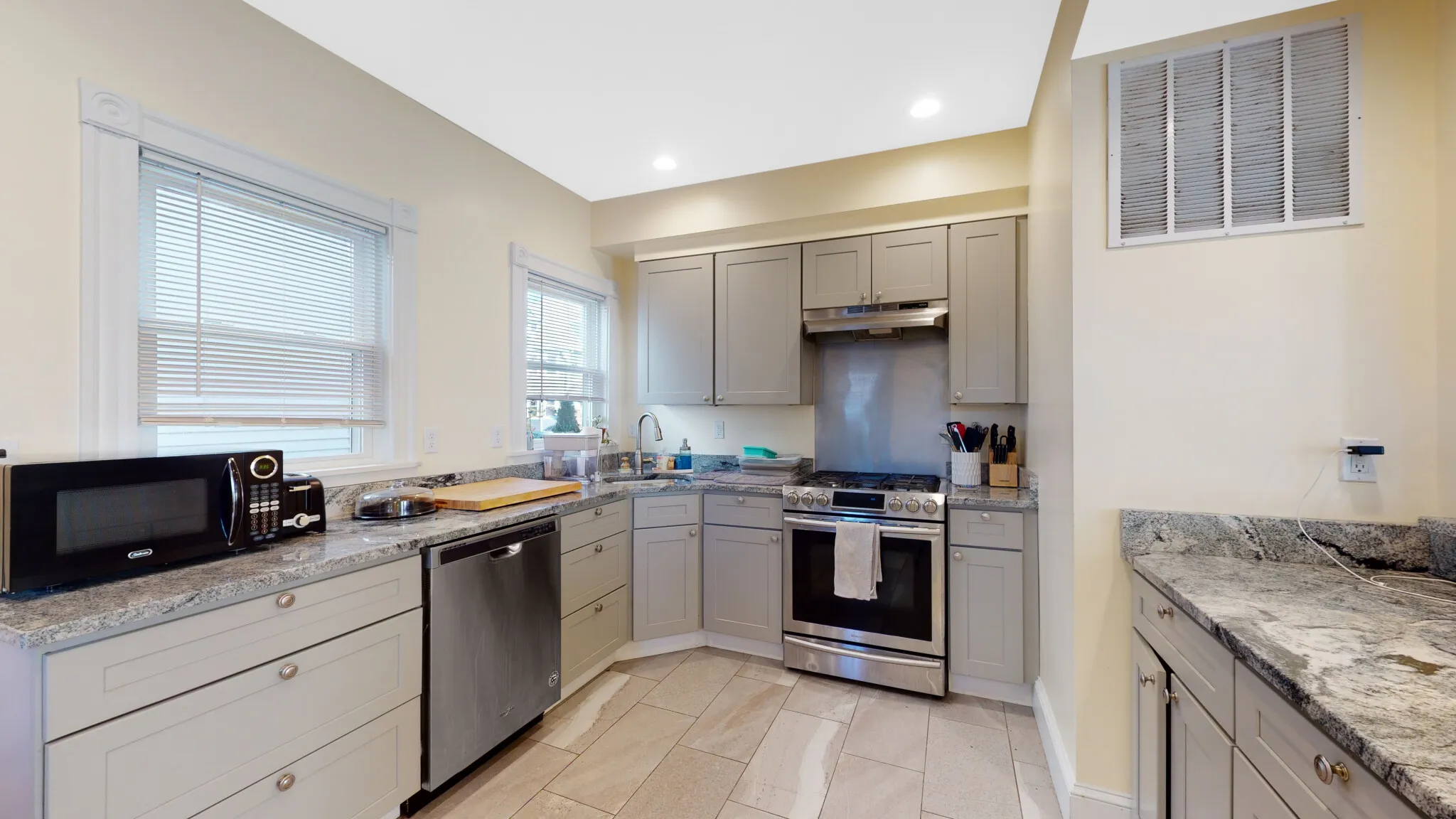 4 bed, 2 bath apartment for rent at 20 Litchfield St Unit 0, Brighton — photo 2 of 21