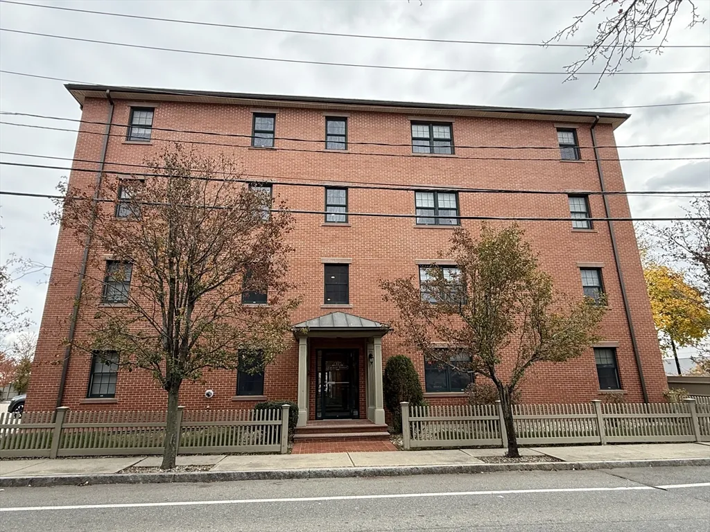 2 bed, 1 bath apartment for rent at 20 Locust St Unit 202, Medford — photo 1 of 8