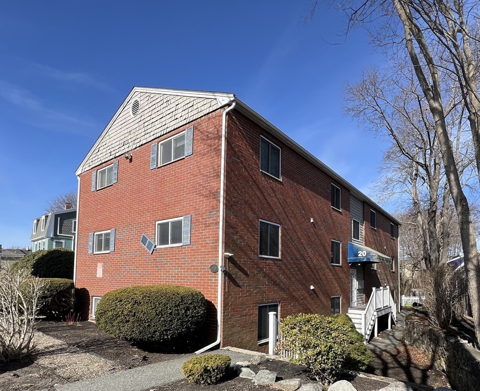 2 bed, 1 bath apartment for rent at 20 Lovett St Unit 3, Beverly — photo 1 of 10