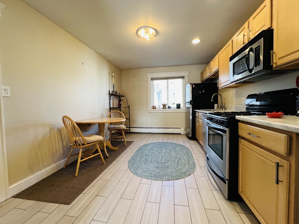 2 bed, 1 bath apartment for rent at 20 Lovett St Unit 3, Beverly — photo 4 of 10