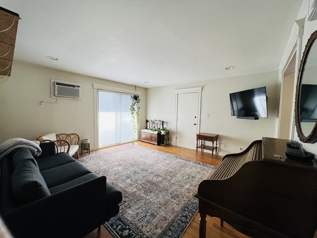 2 bed, 1 bath apartment for rent at 20 Lovett St Unit 3, Beverly — photo 3 of 10