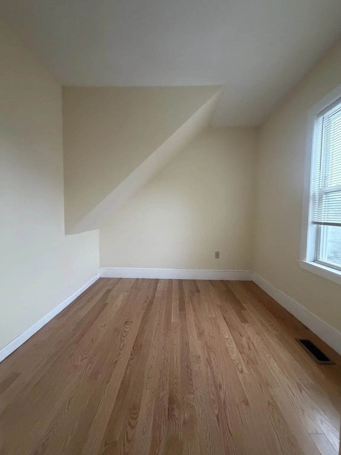 3 bed, 1 bath apartment for rent at 20 Lyman St Unit 2, Lynn — photo 7 of 12