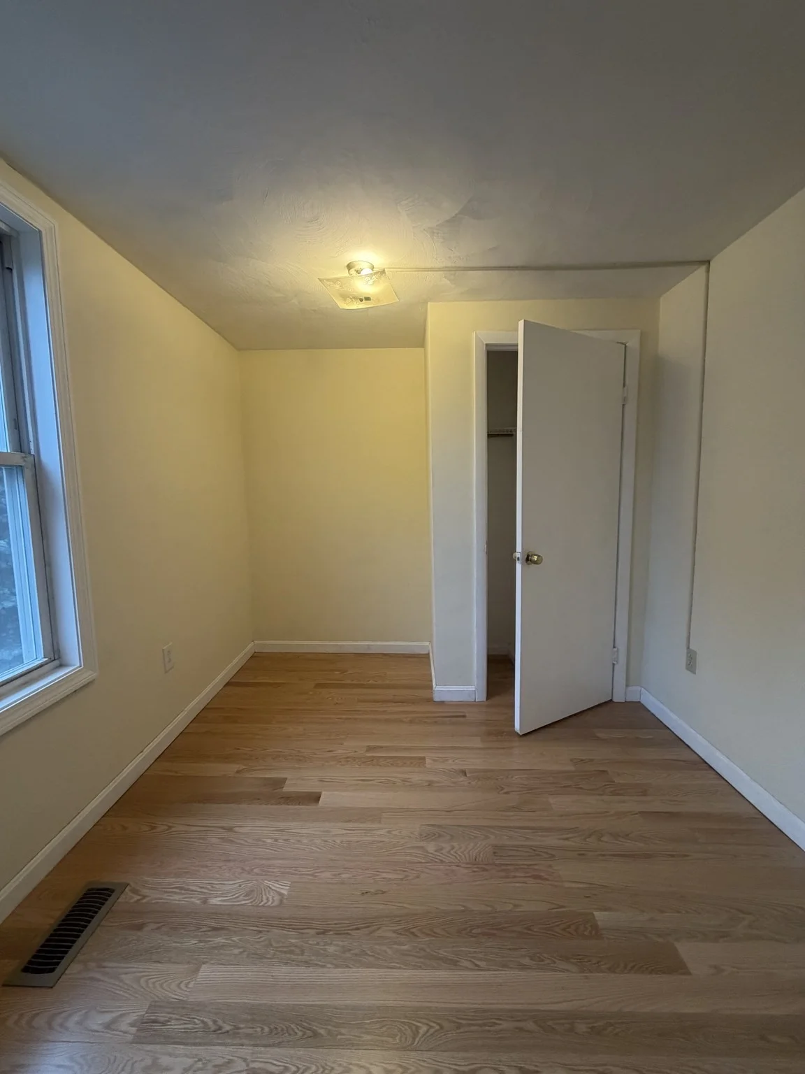 3 bed, 1 bath apartment for rent at 20 Lyman St Unit 2, Lynn — photo 2 of 12
