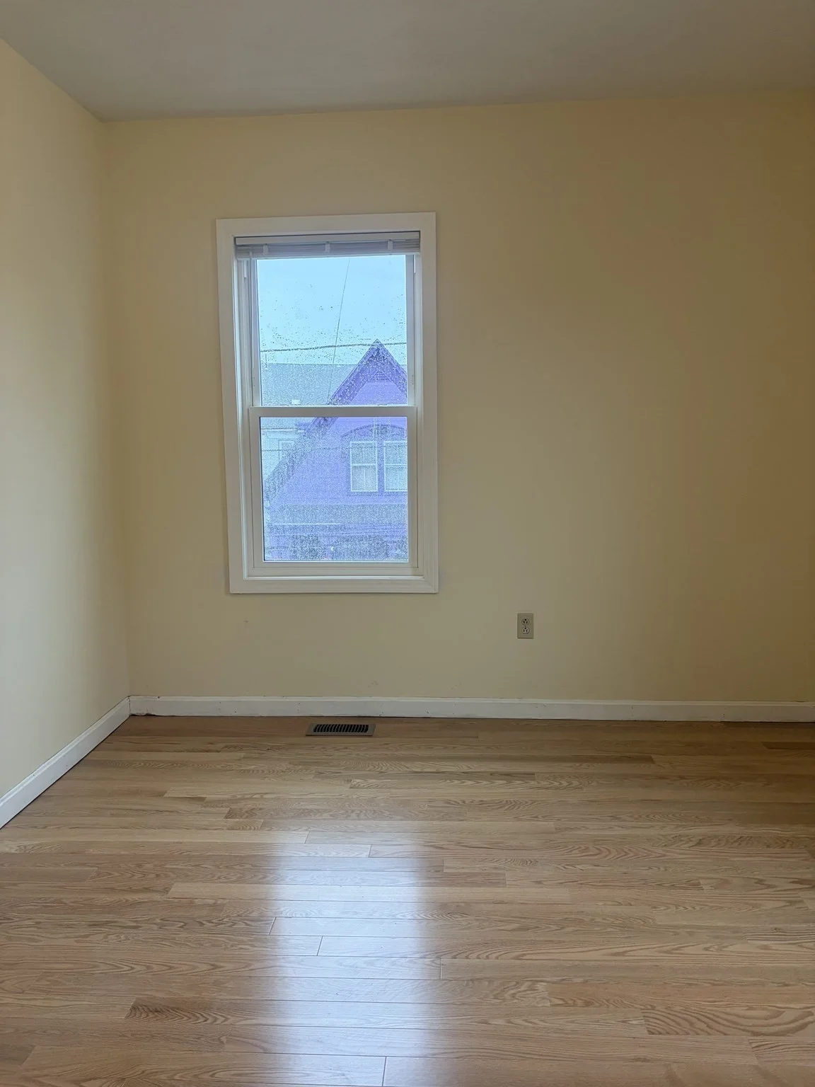 3 bed, 1 bath apartment for rent at 20 Lyman St Unit 2, Lynn — photo 5 of 12