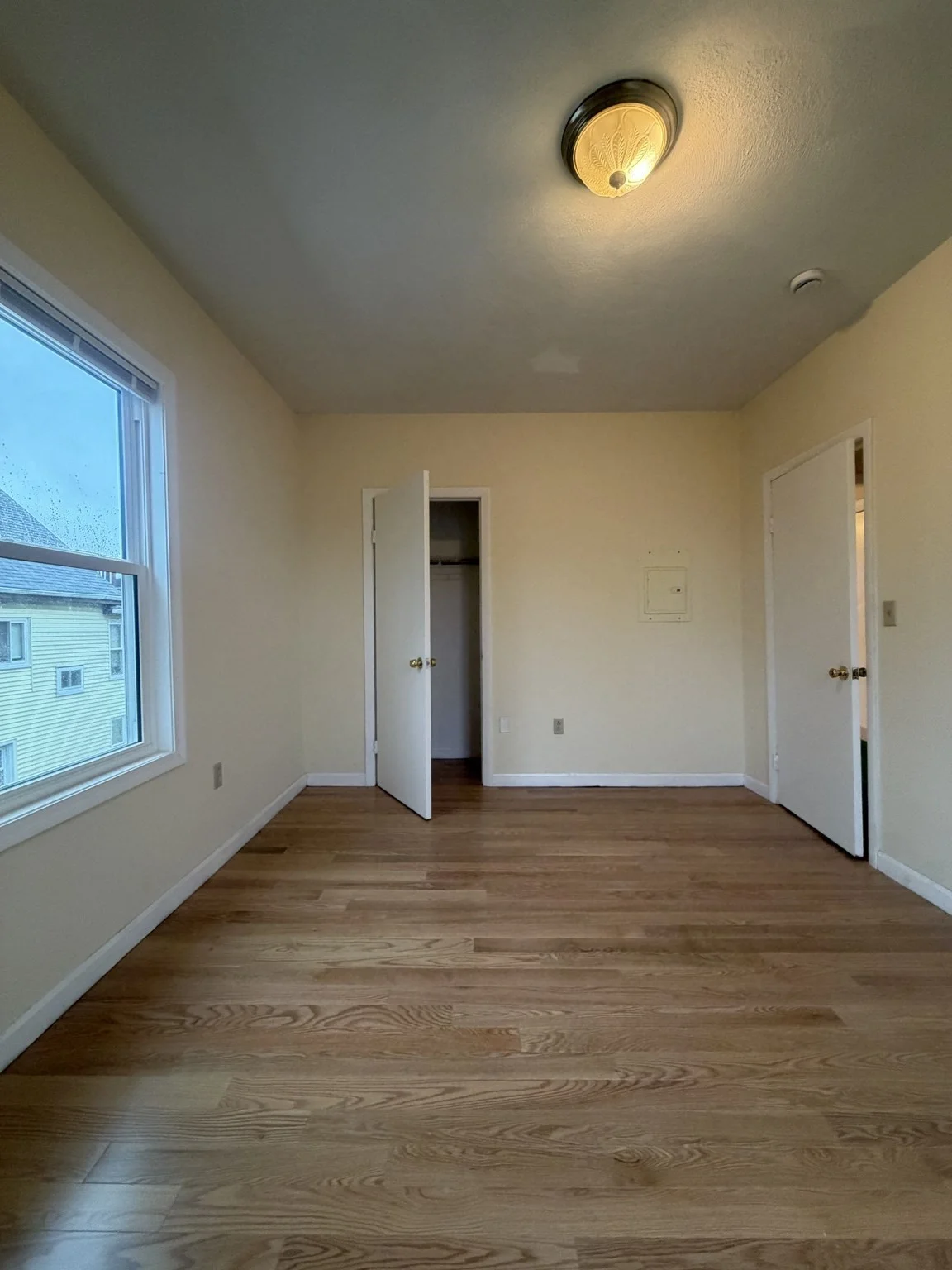 3 bed, 1 bath apartment for rent at 20 Lyman St Unit 2, Lynn — photo 4 of 12