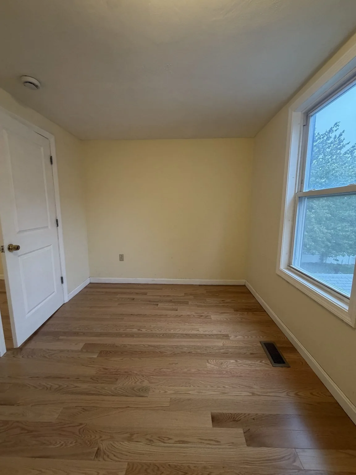 3 bed, 1 bath apartment for rent at 20 Lyman St Unit 2, Lynn — photo 3 of 12