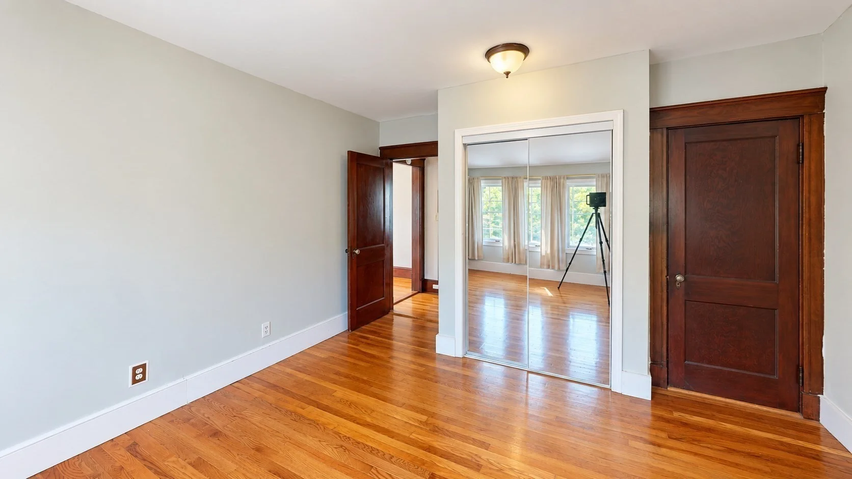 3 bed, 1 bath apartment for rent at 20 Lyne Rd Unit 2, Brighton — photo 5 of 10