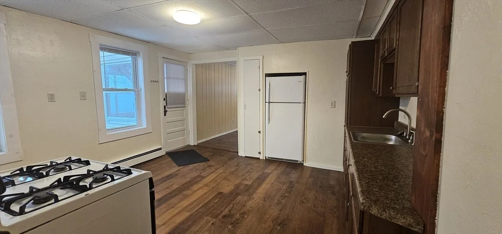 2 bed, 1 bath apartment for rent at 20 Main St Unit 1w, Spencer — photo 3 of 11