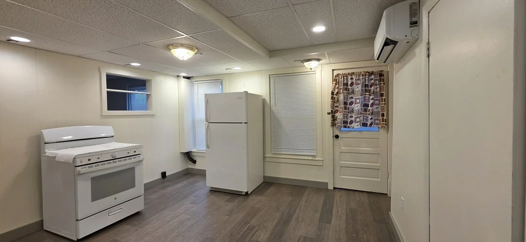 1 bed, 1 bath apartment for rent at 20 Main St Unit 2E, Spencer — photo 2 of 10