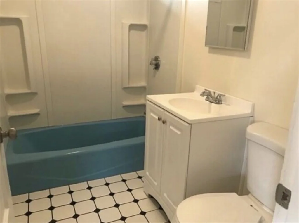 2 bed, 1 bath apartment for rent at 20 Meacham St Unit 2, Winter Hill — photo 5 of 6