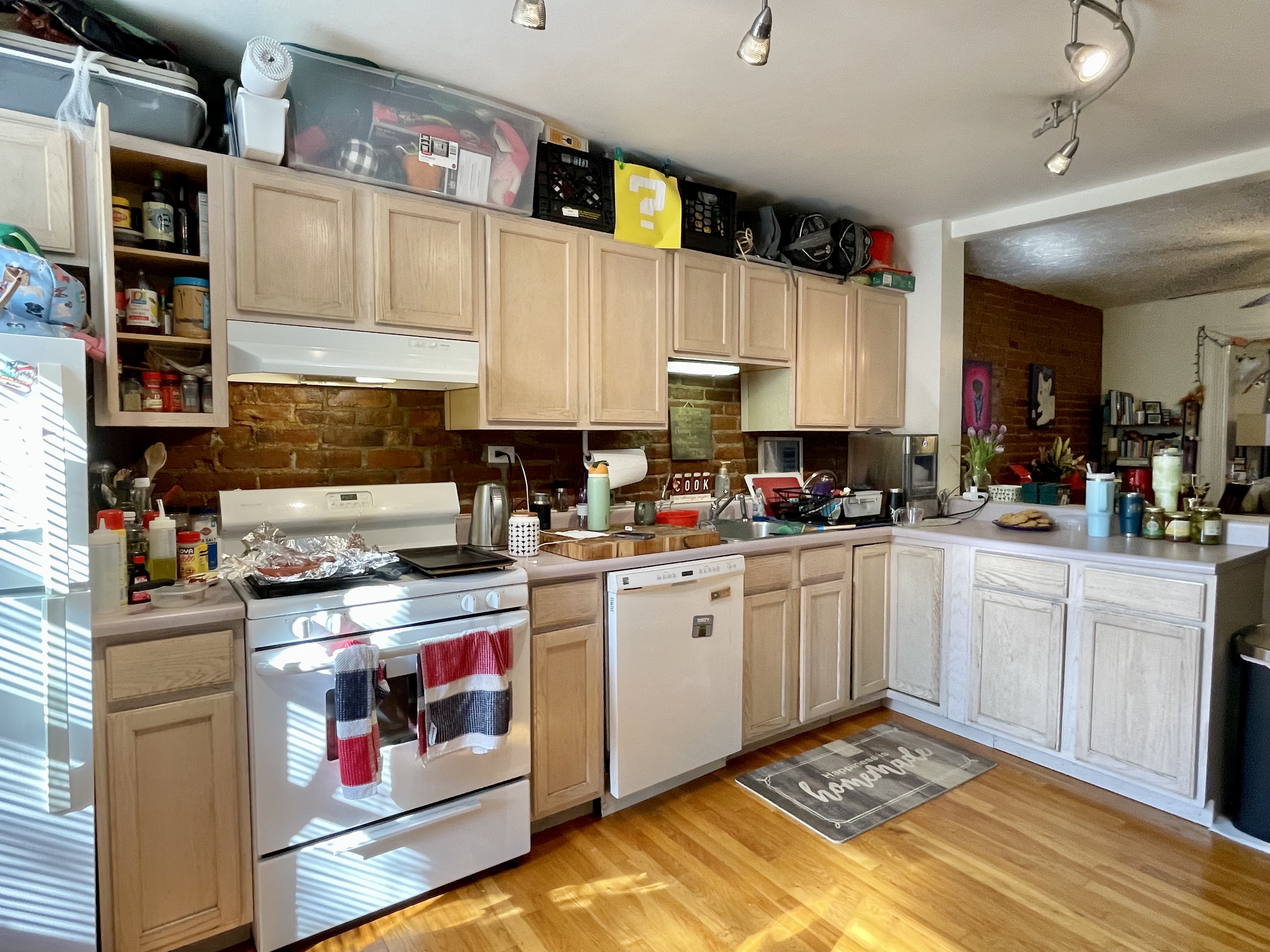 2 bed, 1 bath apartment for rent at 20 Mead St Unit 2A, Lower Allston — photo 2 of 16