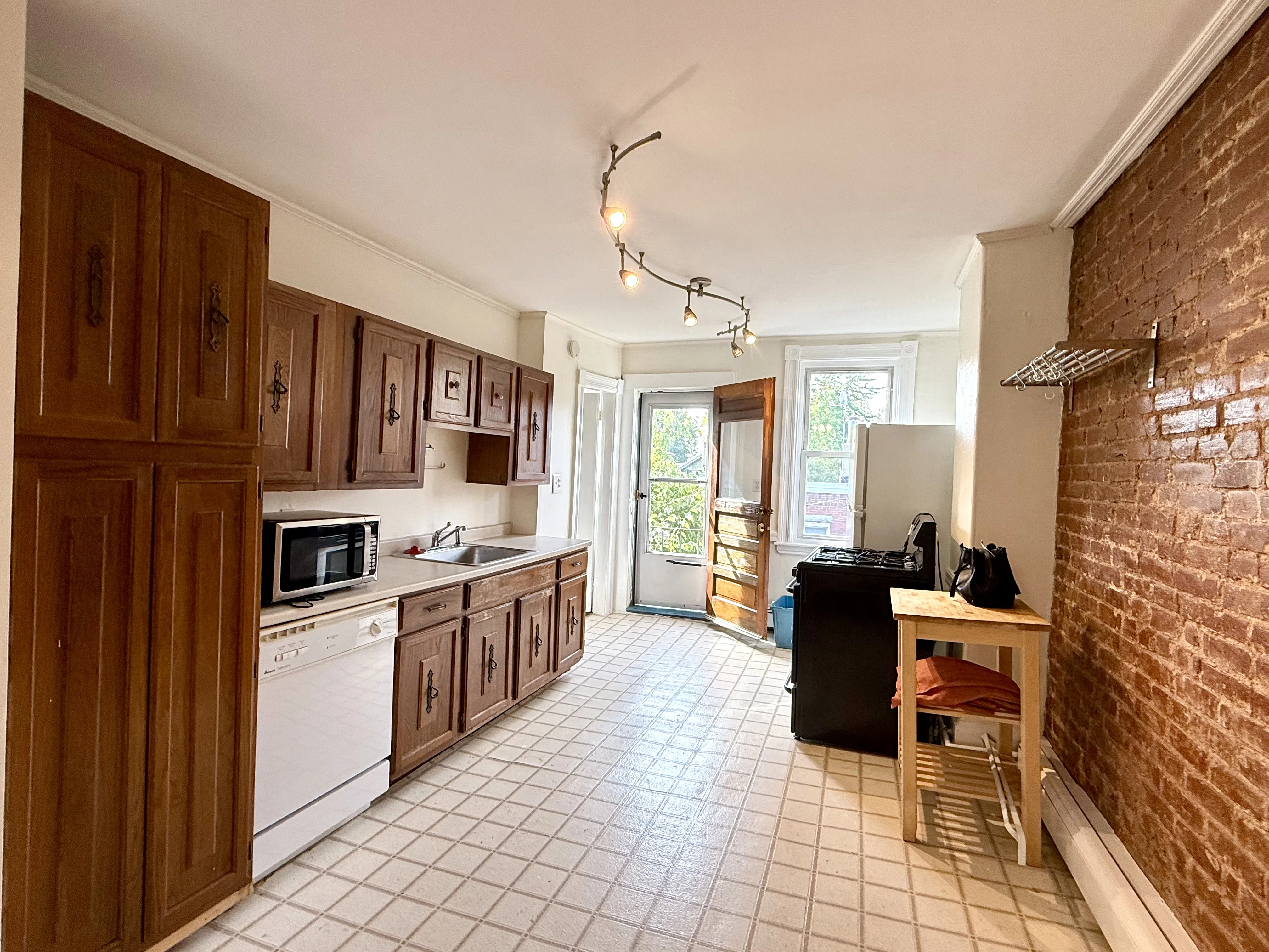 2 bed, 1 bath apartment for rent at 20 Mead St Unit 3A, Allston — photo 2 of 19