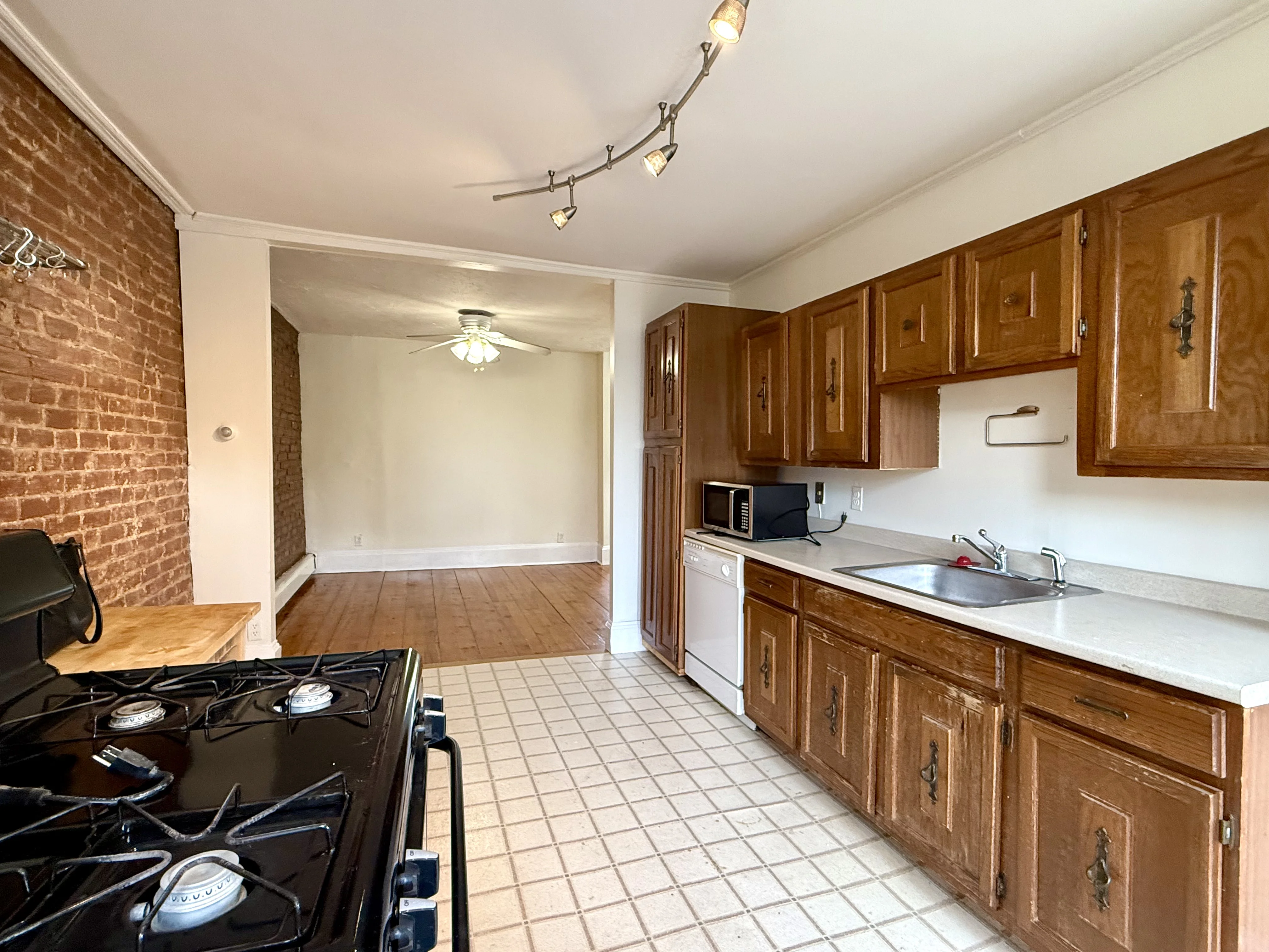 2 bed, 1 bath apartment for rent at 20 Mead St Unit 3A, Allston — photo 6 of 19