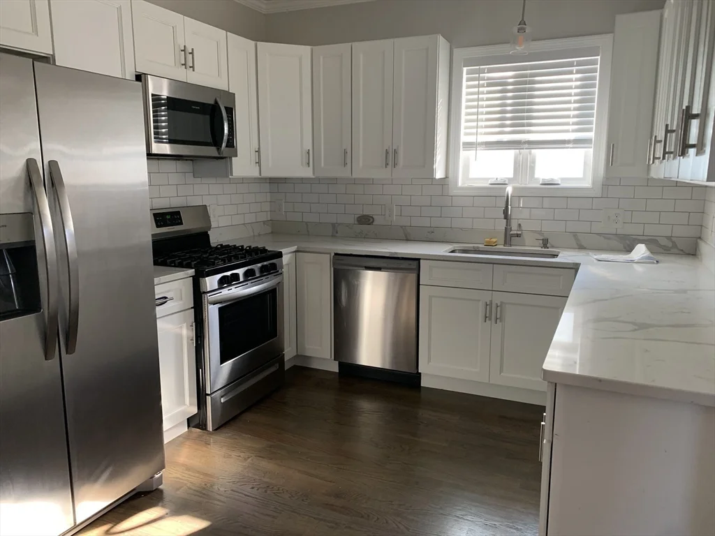 3 bed, 1 bath apartment for rent at 20 Meadow St Unit 2, Fall River — photo 1 of 23