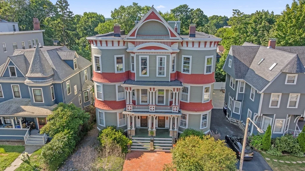 3 bed, 1 bath apartment for rent at 20 Mellen St Unit 1, Dorchester — photo 1 of 26