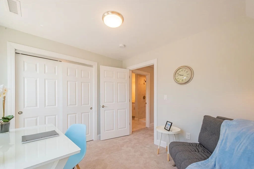 3 bed, 2 bath apartment for rent at 20 Mickelson Ln Unit 17, Bedford — photo 22 of 29