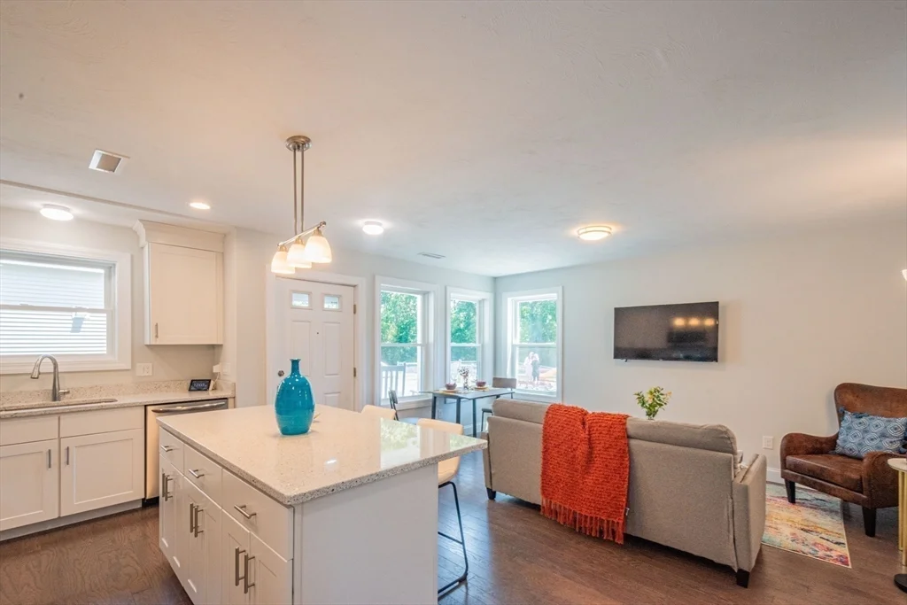 3 bed, 2 bath apartment for rent at 20 Mickelson Ln Unit 17, Bedford — photo 9 of 29