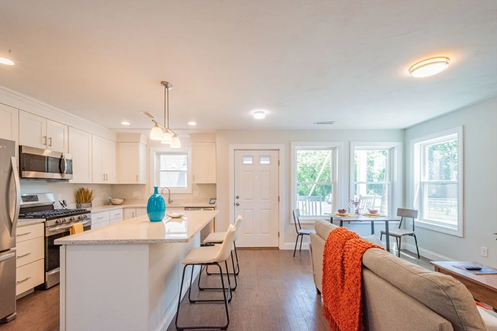 3 bed, 2 bath apartment for rent at 20 Mickelson Ln Unit 17, Bedford — photo 3 of 29