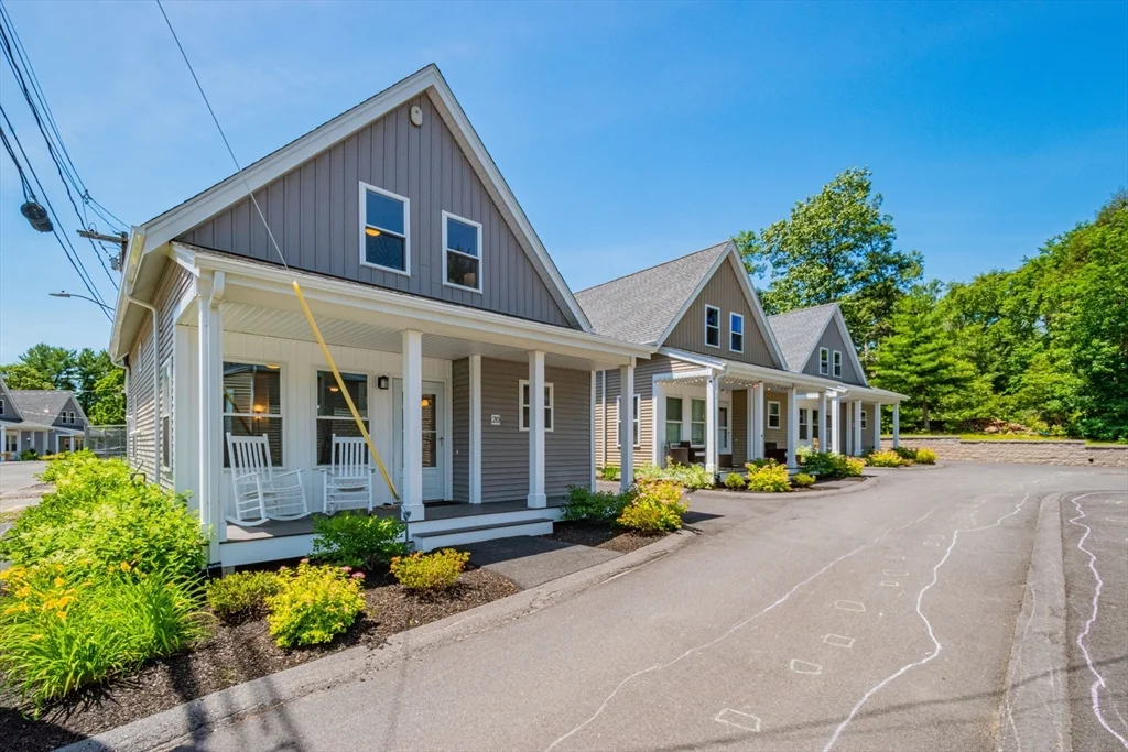 3 bed, 2 bath apartment for rent at 20 Mickelson Ln Unit 17, Bedford — photo 1 of 29