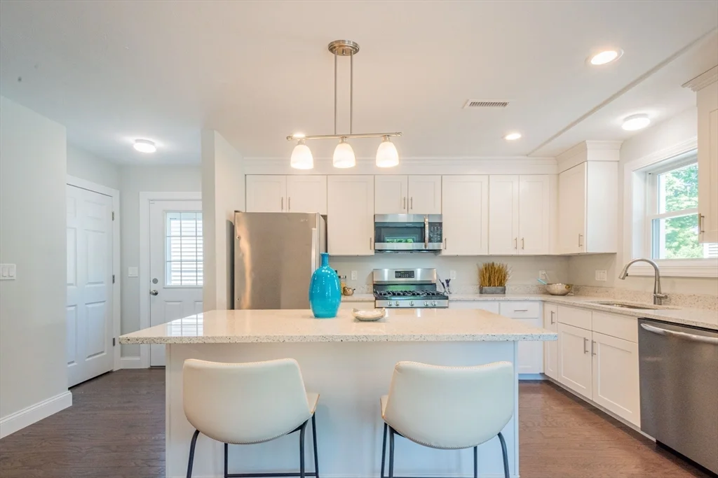3 bed, 2 bath apartment for rent at 20 Mickelson Ln Unit 17, Bedford — photo 6 of 29