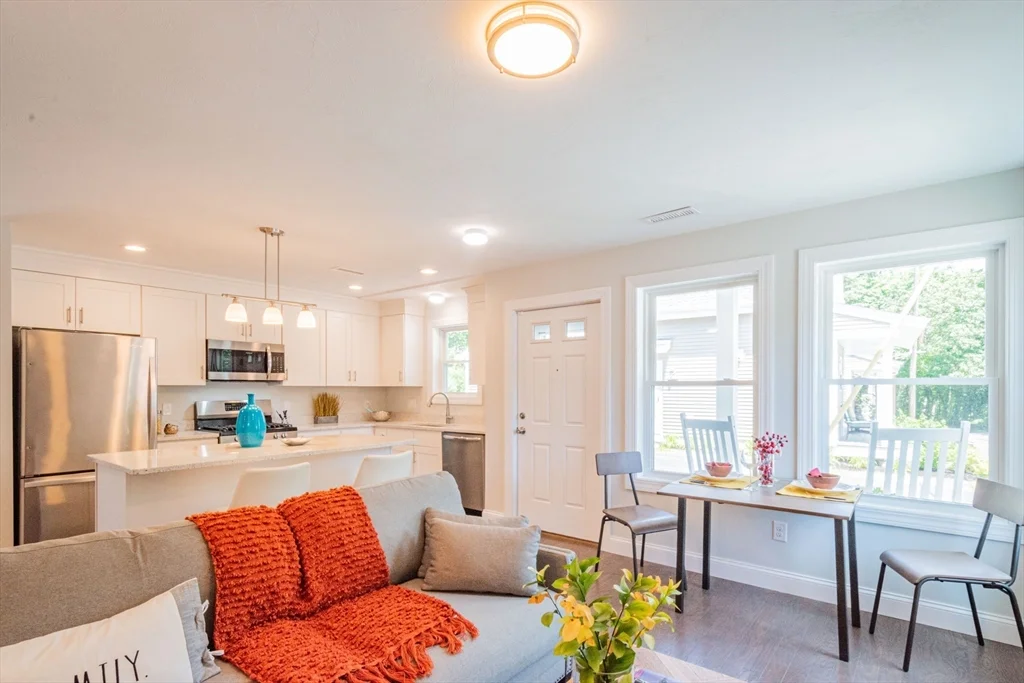 3 bed, 2 bath apartment for rent at 20 Mickelson Ln Unit 17, Bedford — photo 5 of 29