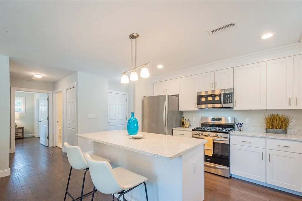3 bed, 2 bath apartment for rent at 20 Mickelson Ln Unit 17, Bedford — photo 8 of 29