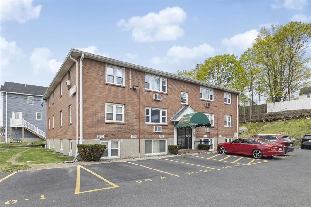 2 bed, 1 bath apartment for rent at 20 Miller St Unit 11, Quincy — photo 1 of 16