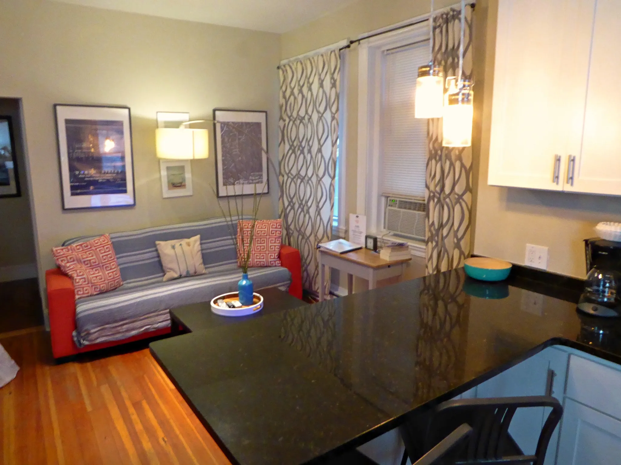 2 bed, 1 bath apartment for rent at 20 Moon St Unit 2, North End — photo 2 of 17