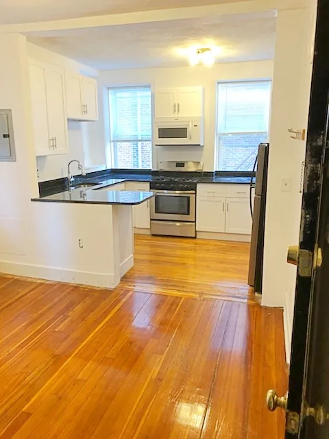 2 bed, 1 bath apartment for rent at 20 Moon St Unit 4, North End — photo 3 of 14