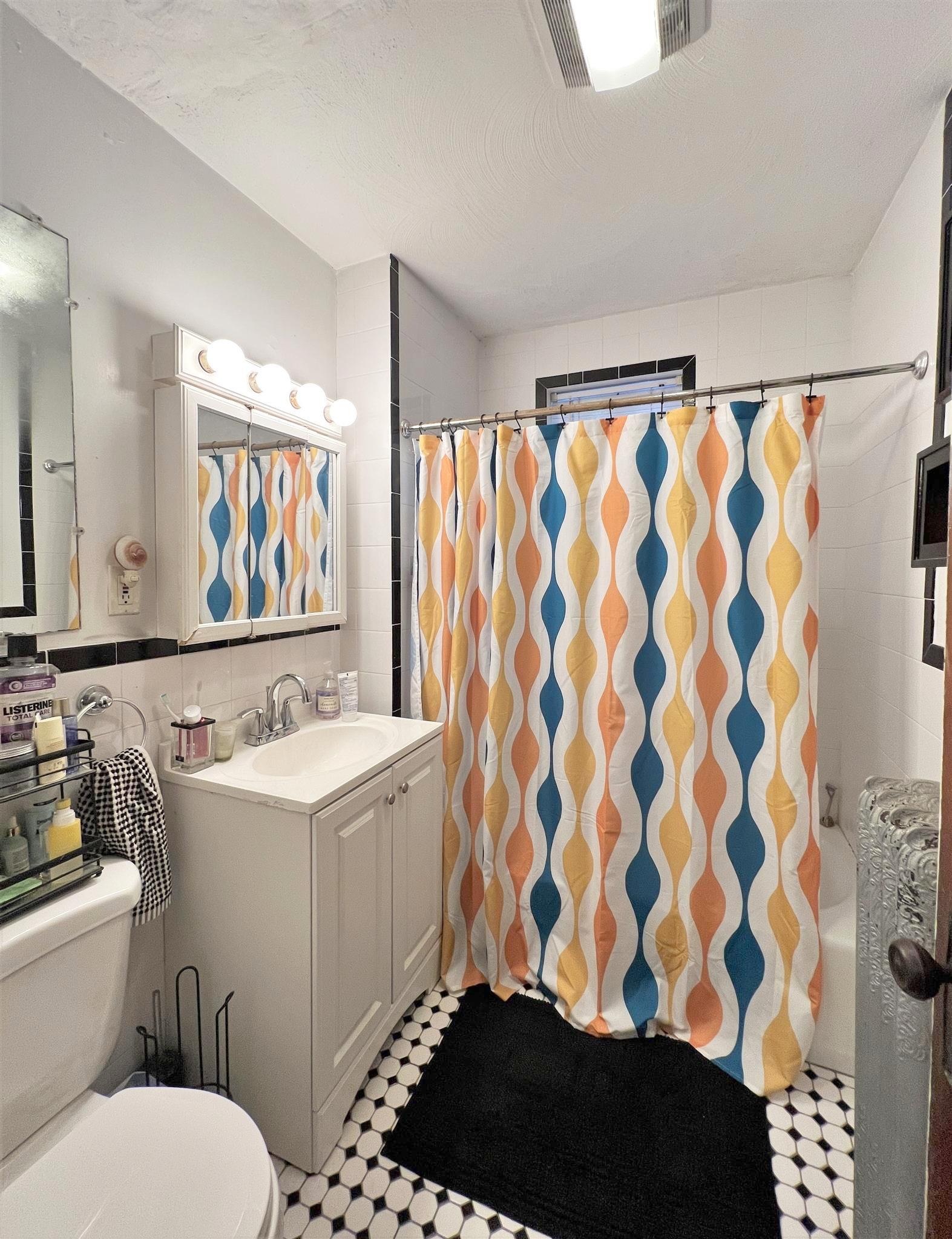 2.5 bed, 1 bath apartment for rent at 20 Moore St Unit 2, Teele Square — photo 8 of 11