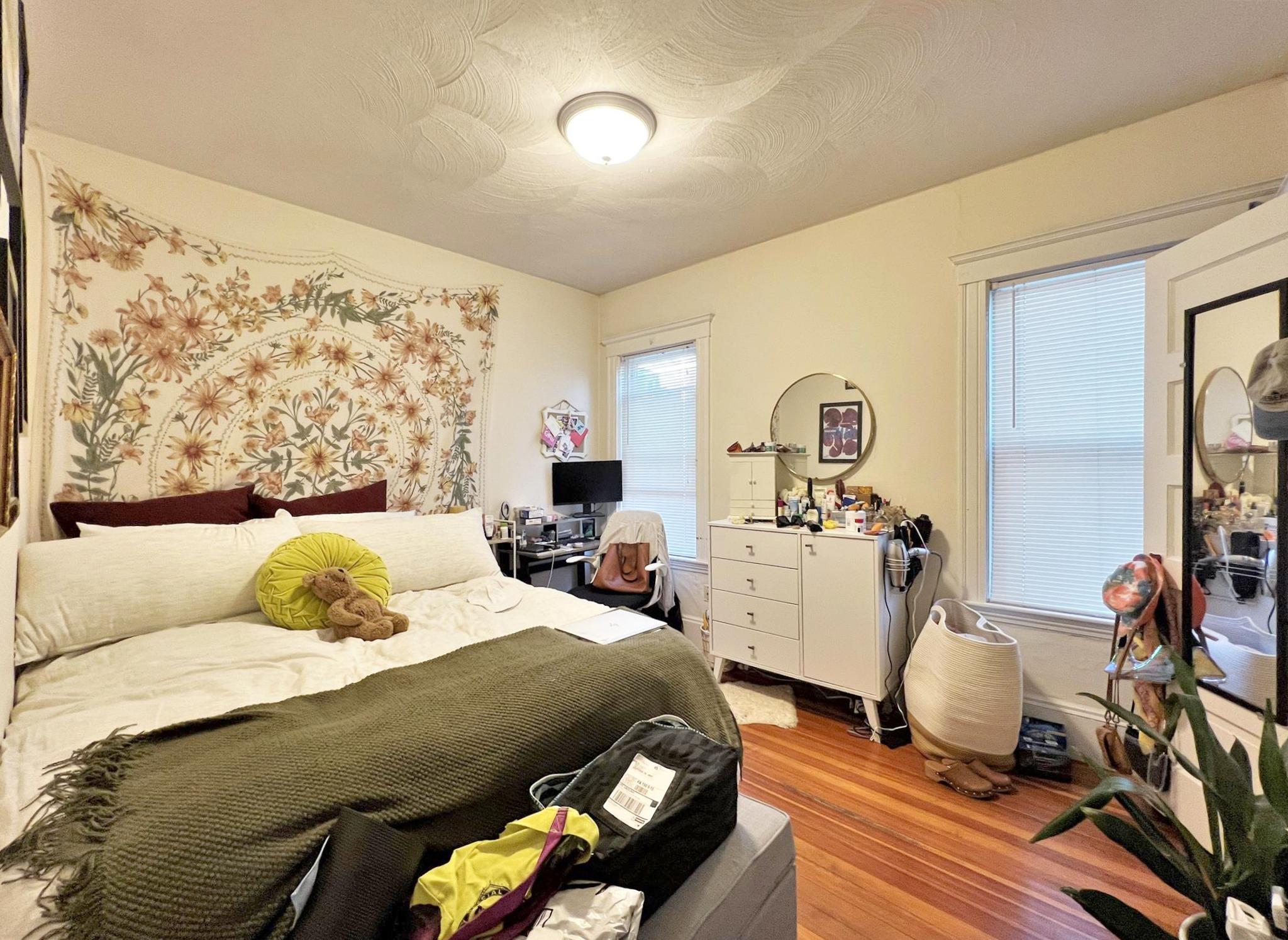 2.5 bed, 1 bath apartment for rent at 20 Moore St Unit 2, Teele Square — photo 9 of 11