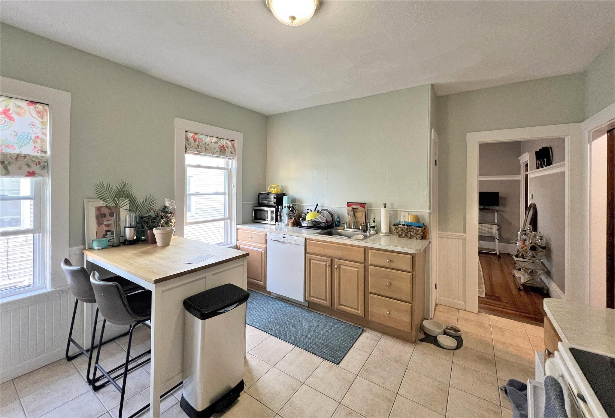 2.5 bed, 1 bath apartment for rent at 20 Moore St Unit 2, Teele Square — photo 6 of 11