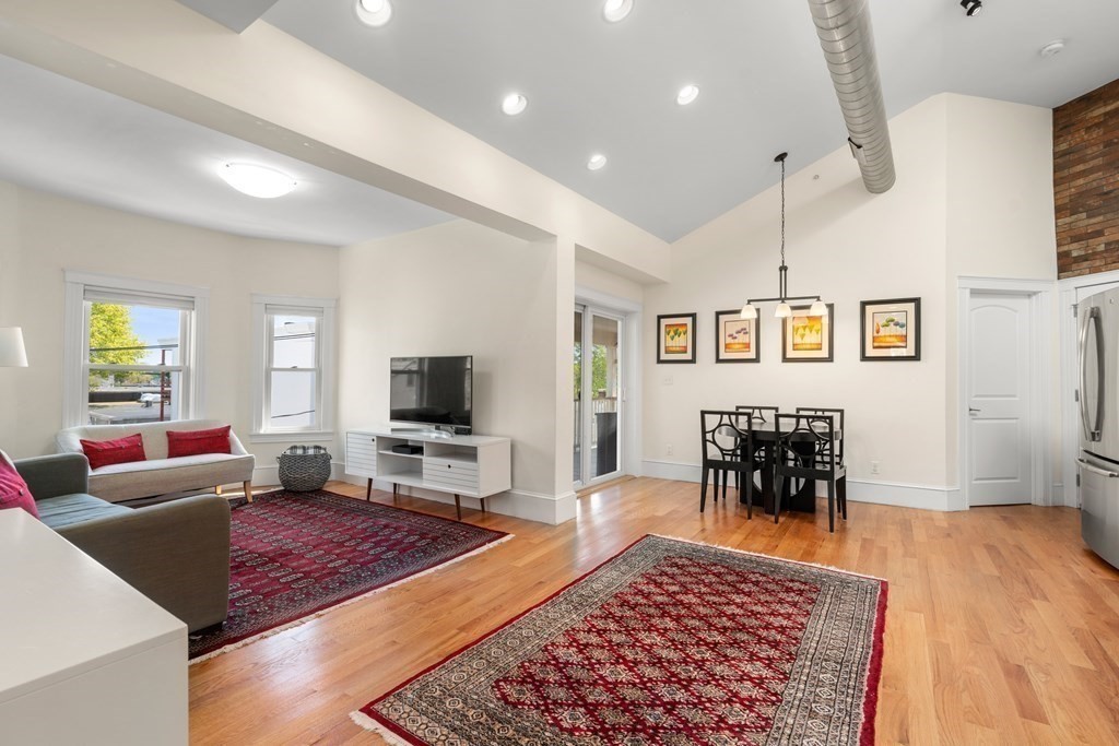 3 bed, 2 bath apartment for rent at 20 Moraine St Unit 5, Waverley — photo 2 of 18