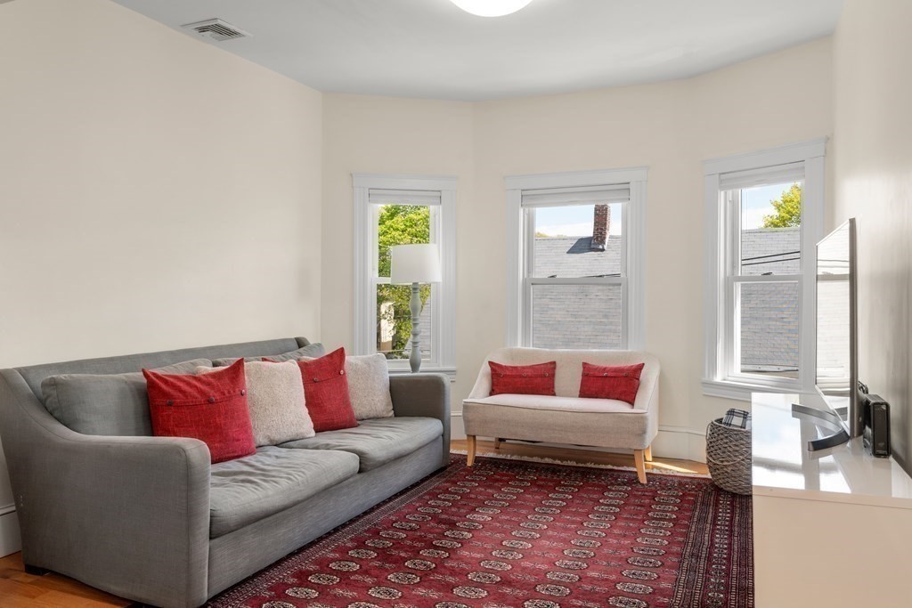 3 bed, 2 bath apartment for rent at 20 Moraine St Unit 5, Waverley — photo 6 of 18