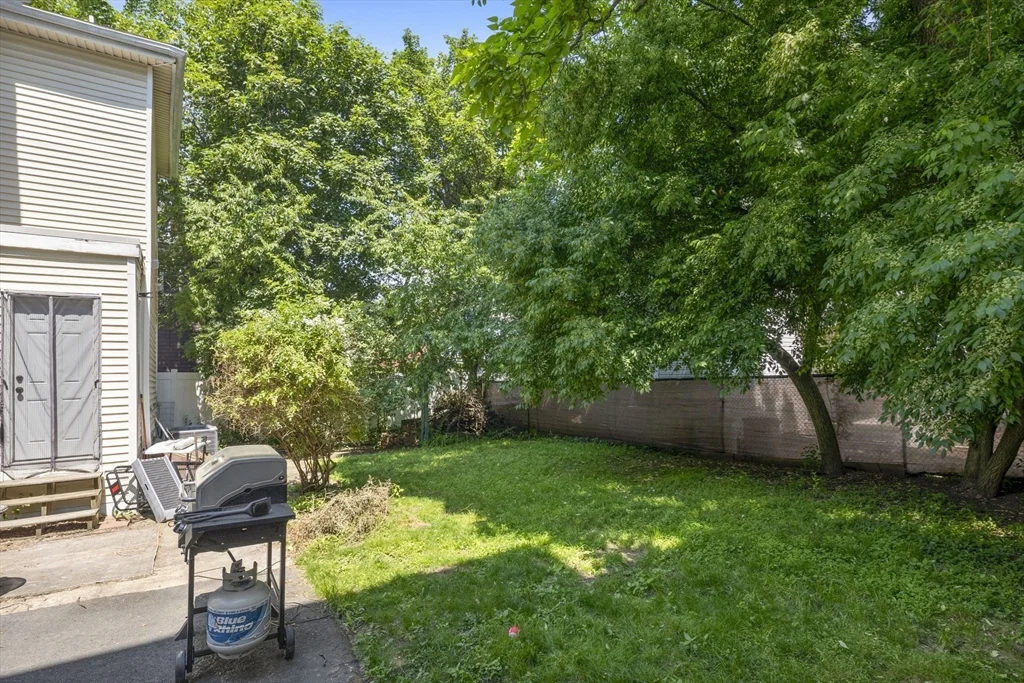 3 bed, 1 bath apartment for rent at 20 Newbury St, Teele Square — photo 11 of 14