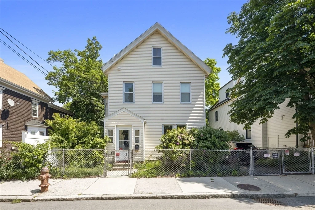3 bed, 1 bath apartment for rent at 20 Newbury St, Teele Square — photo 12 of 14