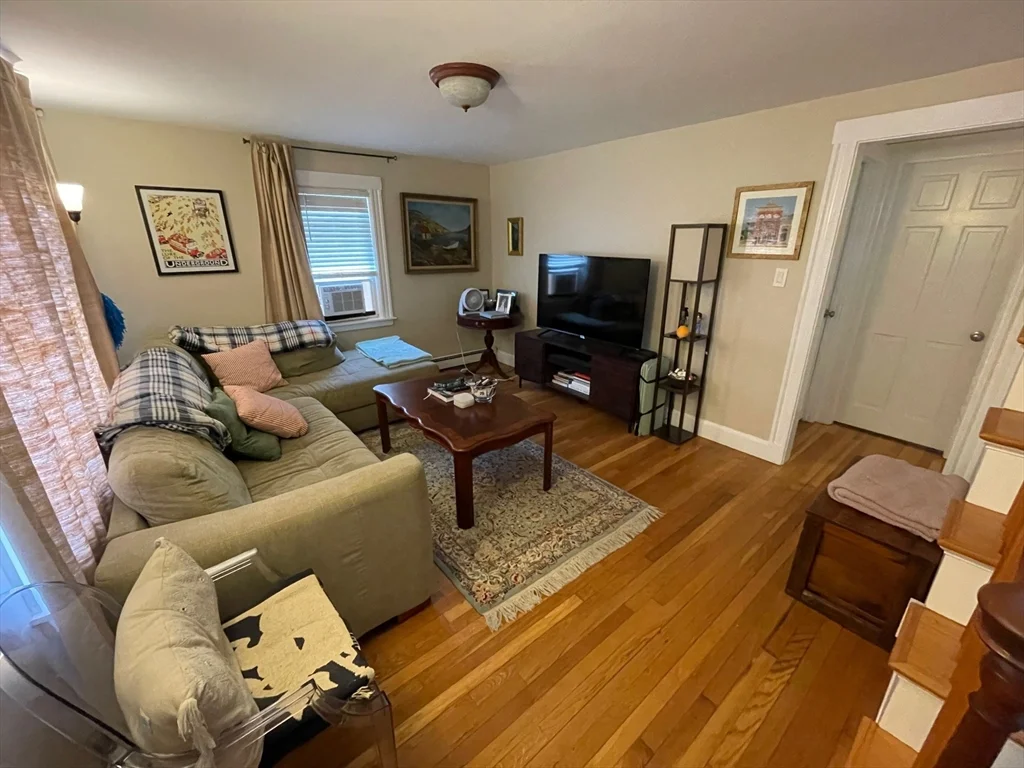 3 bed, 2 bath apartment for rent at 20 Oak Rd, Medford — photo 2 of 28