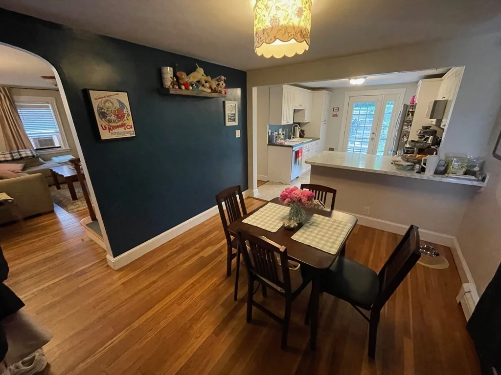 3 bed, 2 bath apartment for rent at 20 Oak Rd, Medford — photo 7 of 28