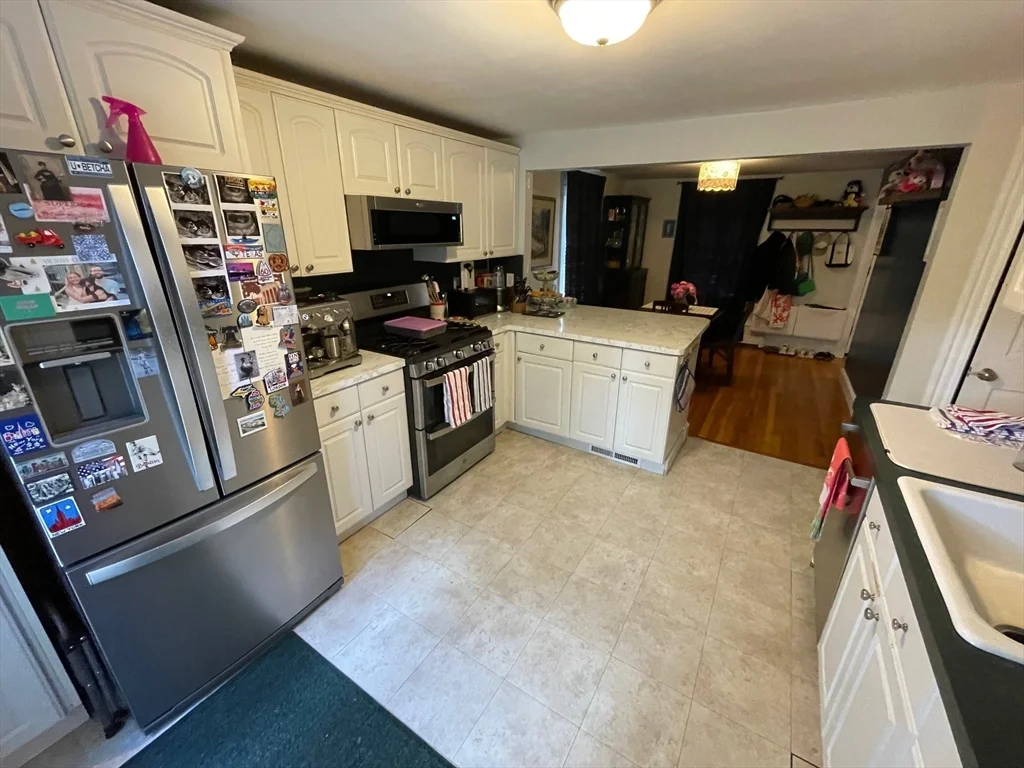 3 bed, 2 bath apartment for rent at 20 Oak Rd, Medford — photo 10 of 28