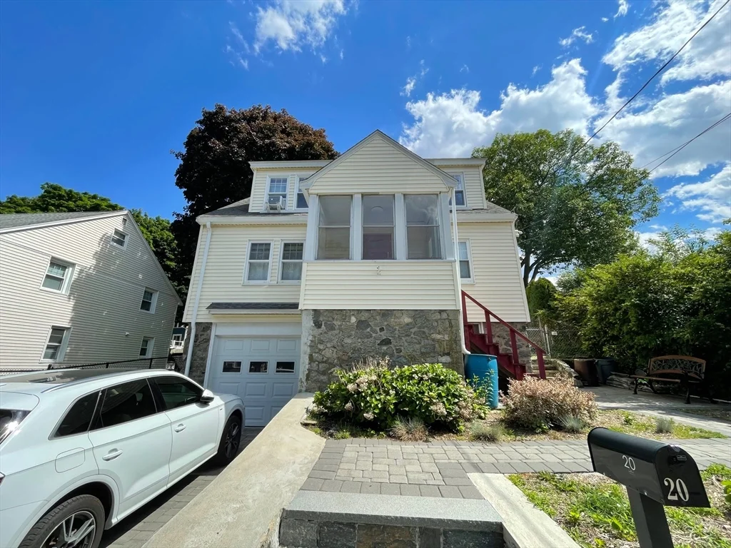 3 bed, 2 bath apartment for rent at 20 Oak Rd, Medford — photo 1 of 28