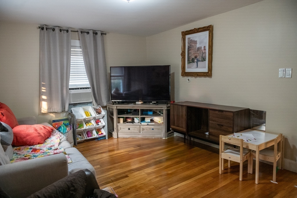 3 bed, 2 bath apartment for rent at 20 Oak Rd Unit 0, Medford — photo 8 of 32