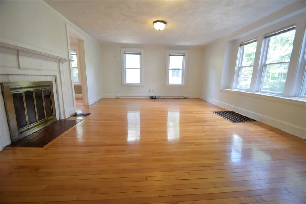 3 bed, 3 bath apartment for rent at 20 Oak Ter, Newton Highlands