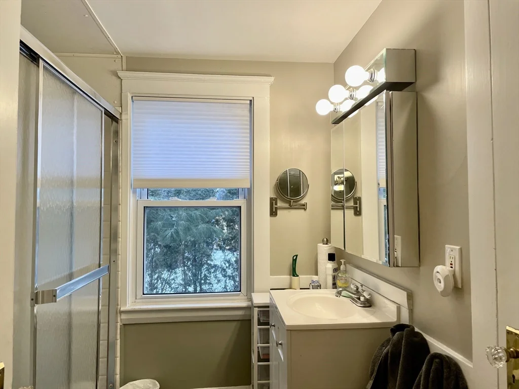 3 bed, 3 bath apartment for rent at 20 Oak Ter Unit 0, Newton Highlands — photo 9 of 14