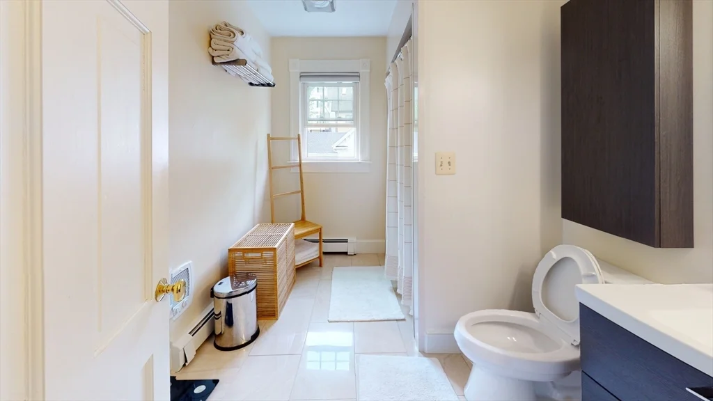 5 bed, 2 bath apartment for rent at 20 Oakland St Unit 20, Newton — photo 17 of 23