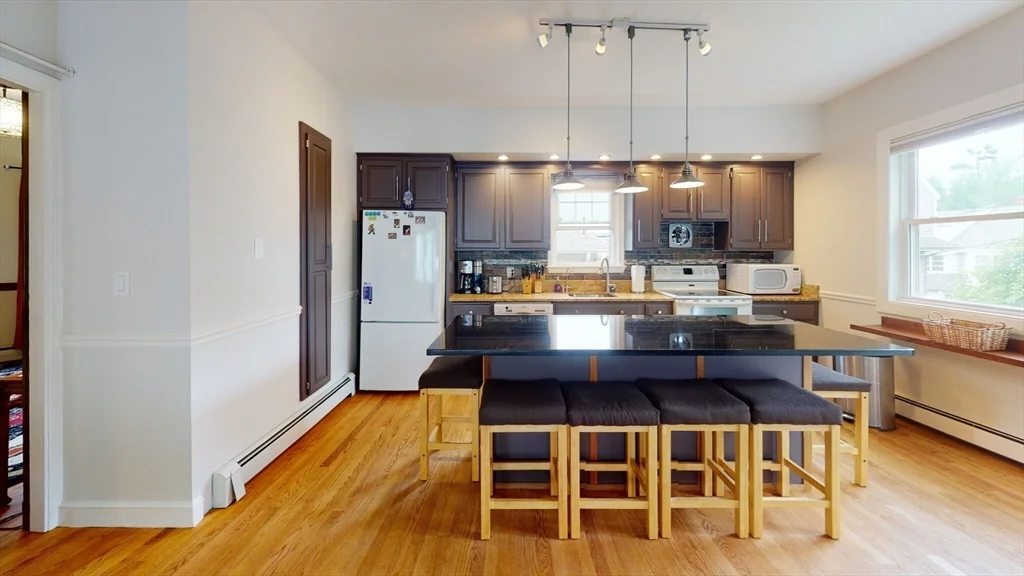 5 bed, 2 bath apartment for rent at 20 Oakland St Unit 20, Newton — photo 2 of 23