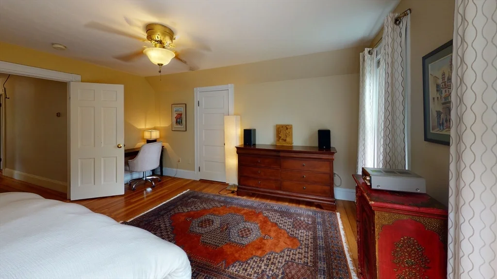 5 bed, 2 bath apartment for rent at 20 Oakland St Unit 20, Newton — photo 6 of 23